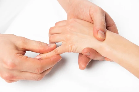 ภาวะปลอกหุ้มเอ็นและกล้ามเนื้อที่ใช้ในการงอนิ้วมืออักเสบหรือโรคนิ้วล็อก  (Trigger finger; Stenosing flexor tenosynovitis)