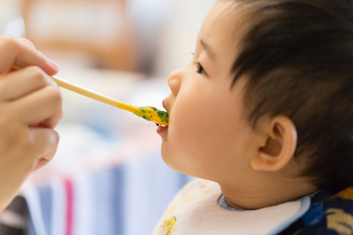เวลาแรกเริ่ม ให้อาหารเสริมแก่เด็ก ควรให้ลูกกินอาหารเสริมเมื่อไหร่?