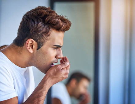 10 สาเหตุของอาการลมหายใจมีกลิ่นที่ไม่พึงประสงค์