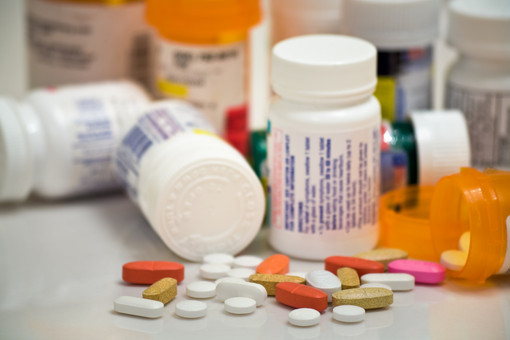ยาในกลุ่ม anticholinergic เช่น Benadryl นั้นเพิ่มความเสี่ยงในการเกิดภาวะความจำเสื่อมหรือไม่?