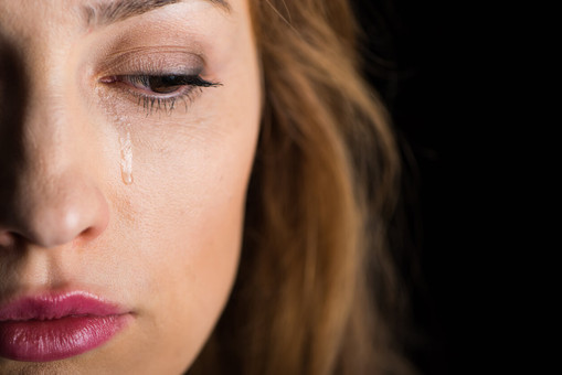 8 สาเหตุเป็นไปได้ที่ทำให้คุณร้องไห้โดยไม่มีเหตุผล