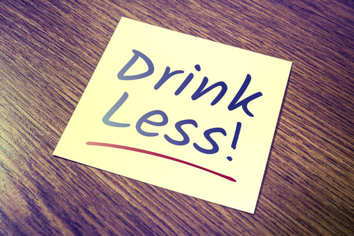 เคล็ดลับการลดปริมาณการดื่มลงจนสามารถเลิกดื่มได้ในที่สุด (TIPS ON CUTTING DOWN)