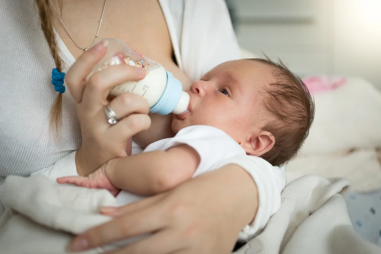 ในหลายเดือนแรกของชีวิต สุขภาพของทารกขึ้นอยู่กับน้ำนมแม่