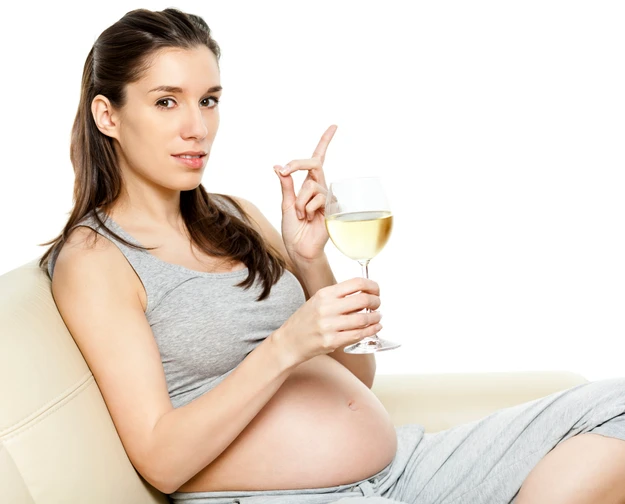 แม่ที่กินเหล้าในระหว่างตั้งครรภ์และให้นมลูก จะมีผลกระทบกระเทือนไปถึงเด็ก