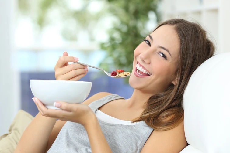 5 อาหารกินเล่น ช่วยคลายเครียด เพื่อสุขภาพของสาวๆ (กินแล้วไม่อ้วน)