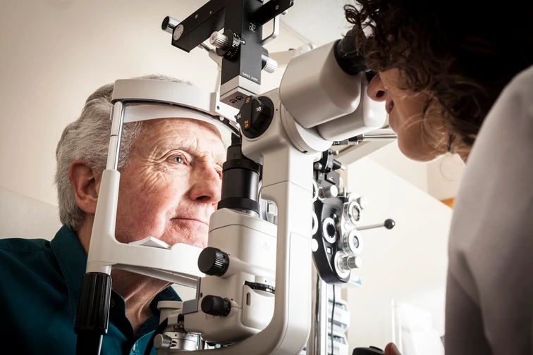 โรคจอประสาทตาเสื่อม ทำตาบอดได้ง่าย ๆ ถ้าไม่รู้วิธีป้องกัน