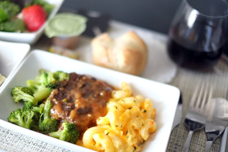 ทำไมอาหารบนเครื่องบิน ถึงไม่อร่อยอย่างที่คิดไว้