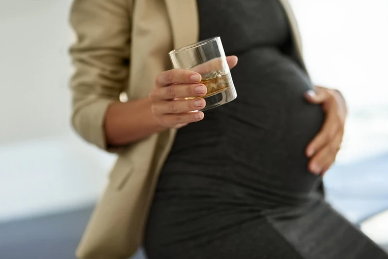 การดื่มแอลกอฮอล์ในระหว่างตั้งครรภ์ ส่งผลต่อทารกอย่างไร