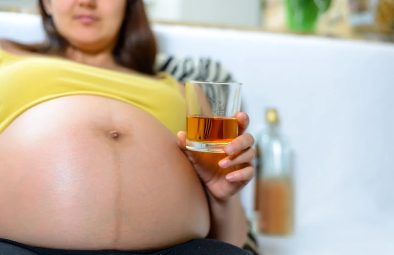 การดื่มเครื่องดื่มแอลกอฮอล์ขณะตั้งครรภ์