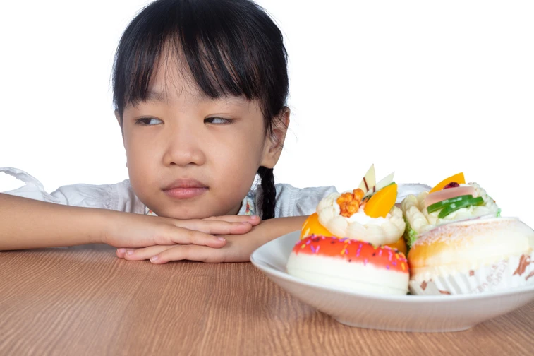 8 วิธีในการทำให้สมองเกลียดอาหารขยะ