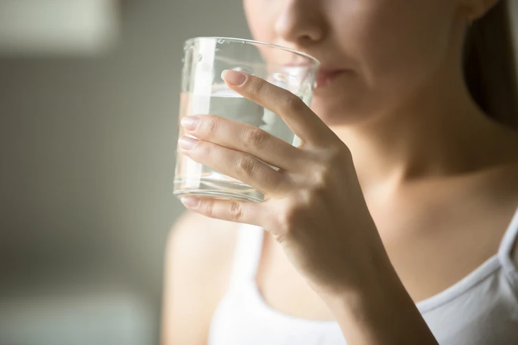 เราควรดื่มน้ำปริมาณเท่าไหร่ ทำไมต้องดื่มน้ำ 