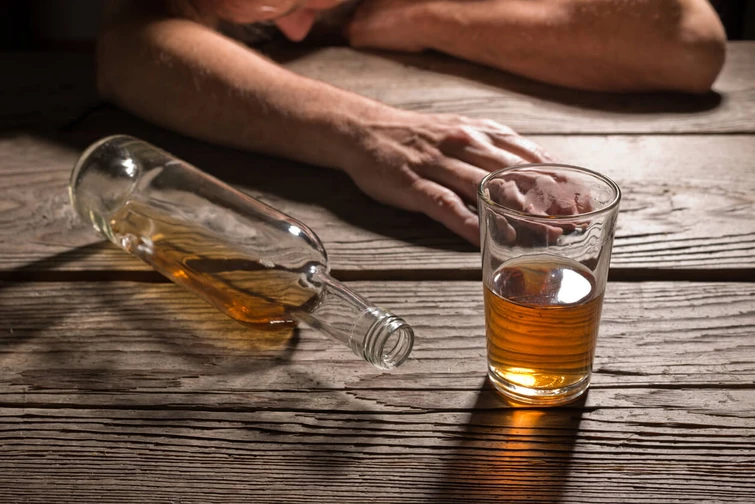 ความเสี่ยงอันเกิดจากการดื่มสุราอย่างหนัก (THE RISKS OF DRINKING TOO MUCH)