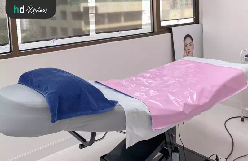 เตียงในห้องกำจัดขน Brazilian ด้วย Diode laser เครื่อง Epilab ที่ The Signature Clinic