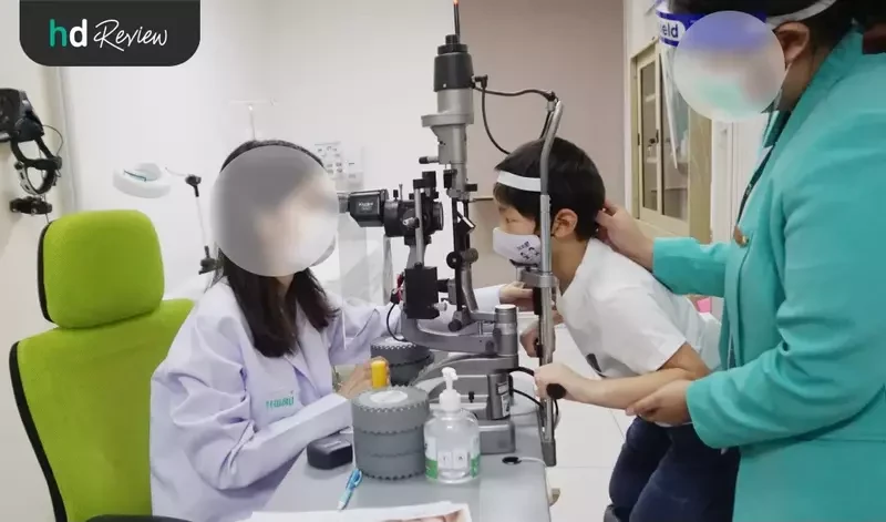 ตรวจสุขภาพตาเด็กโดยจักษุแพทย์ ที่ โรงพยาบาลสหวิทยาการมะลิ