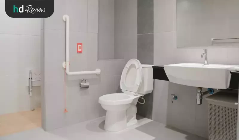 ห้องน้ำส่วนตัวในห้องพักแบบ Deluxe ที่ Siri Arun Wellness