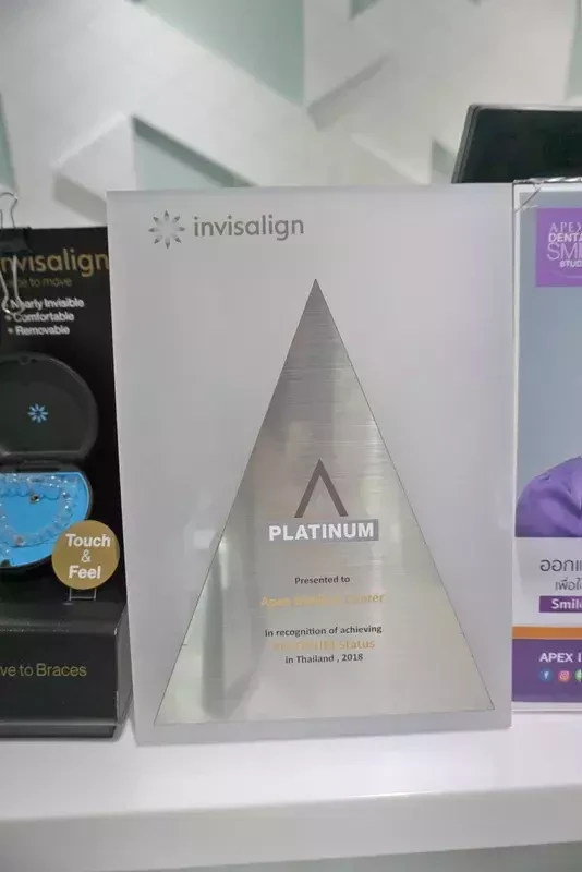 รางวัล Platinum Provider in Thailand 2018 จาก ศูนย์ Invisalign