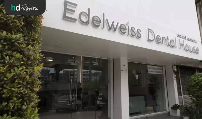 บรรยากาศด้านหน้า ที่ Edelweiss Dental House