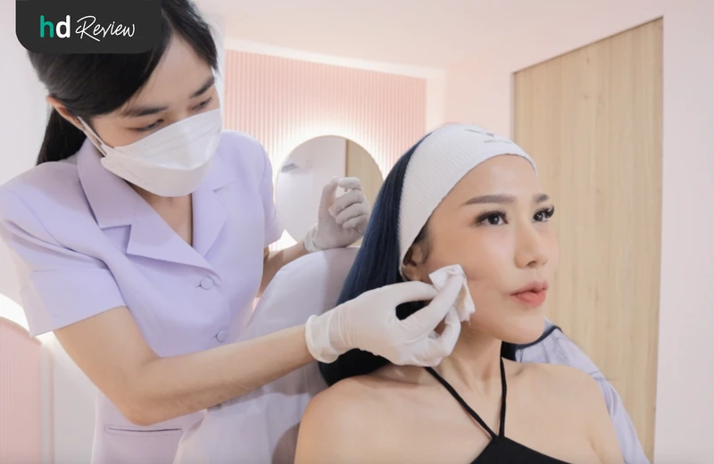 ขั้นตอนเช็ดทำความสะอาดหน้าก่อนทำ Facelift